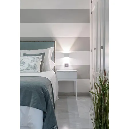 Magno Alvarez Quintero *